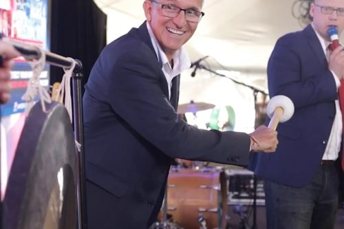 Clay-Clark-Gallery-4x6-General-Flynn-Bangs-the-Gong-At-the-ReAwaken-America-Tour-With-Clay-Clark