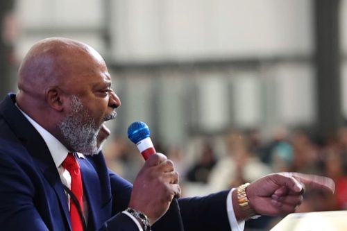 Clay-Clark-Gallery-4x6-Pastor-Leon-Benjamin-Speaks-At-Clay-Clarks-ReAwaken-America-Tour