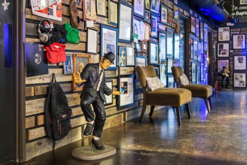 Clay-Clark-Gallery-Clay-Clark-Thrive-Office-50