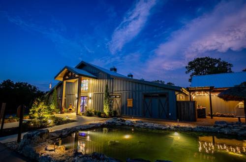 Clay-Clark-Gallery-Clay-Clark-Thrivetime-Show-Office-Images-1-2023