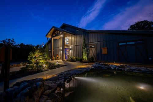 Clay-Clark-Gallery-Clay-Clark-Thrivetime-Show-Office-Images-2-2023