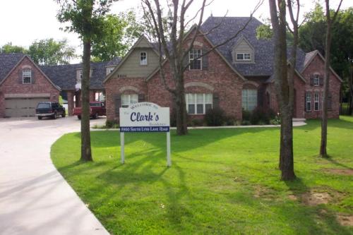 Gallery-Clay-Clark-Home-8900-South-Lynn-lane