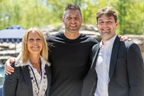 Tim-Tebow-VIP-Photo-At-Clay-Clarks-Thrivetime-Show-Business-Conference-April-2026-200