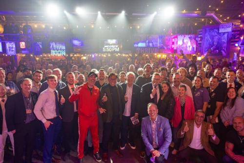 business-conferences-14-Group-Photo-Robert-Kiyosaki-Vanessa-Clark-20250307 183200